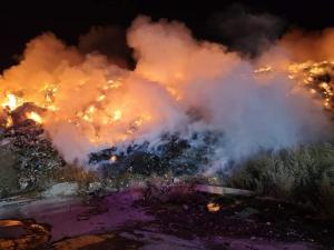 Incendiu la groapa de gunoi din Boldesti Scaeni/A fost emis RO ALERT