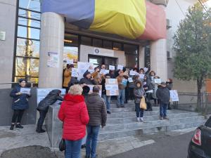 FOTO: Protestul din institutiile subordonate Ministerului Muncii continua