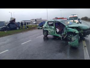 FOTO: Grav accident rutier, Drumul Național 1A, în localitatea Târgșoru Vechi