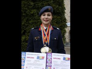 Elev sergent Medeea Zafiris este campioană și vicecampioană națională la karate