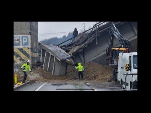 A început demolarea podului CF din zona Câmpina/DN 1, închis-IMAGINI