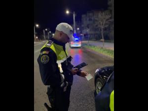 Polițiștii legitimează folosind terminale mobile