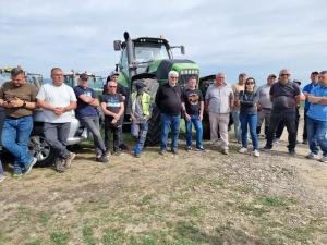 Fermierii prahoveni au protestat împotriva rachetelor antigrindină - IMAGINI 
