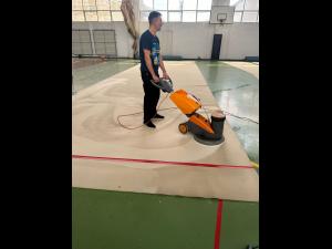 Părinții gimnastelor de la CSM Ploiești au făcut curățenie în sala de antrenament -FOTO