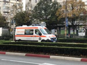 Elevă de la Liceul 1 Mai Ploiești, transportată la spital după ce s-a dat cu spray iritant lacrimogen