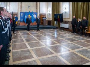 Decorat post-mortem/Familia pompierului prahovean Adrian Păduraru a primit distincția 