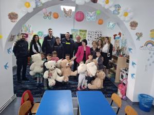 Iepurașul, în uniformă de polițist la o grădiniță din Băicoi