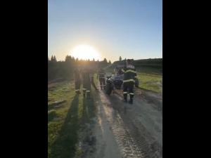 Incendiu într-o zonă greu accesibilă din comuna Starchiojd/ Au ajutat și voluntari cu ATV-uri