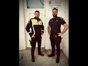 Intervenție salvatoare: doi polițiști din Prahova au escortat o familie spre ambulanță